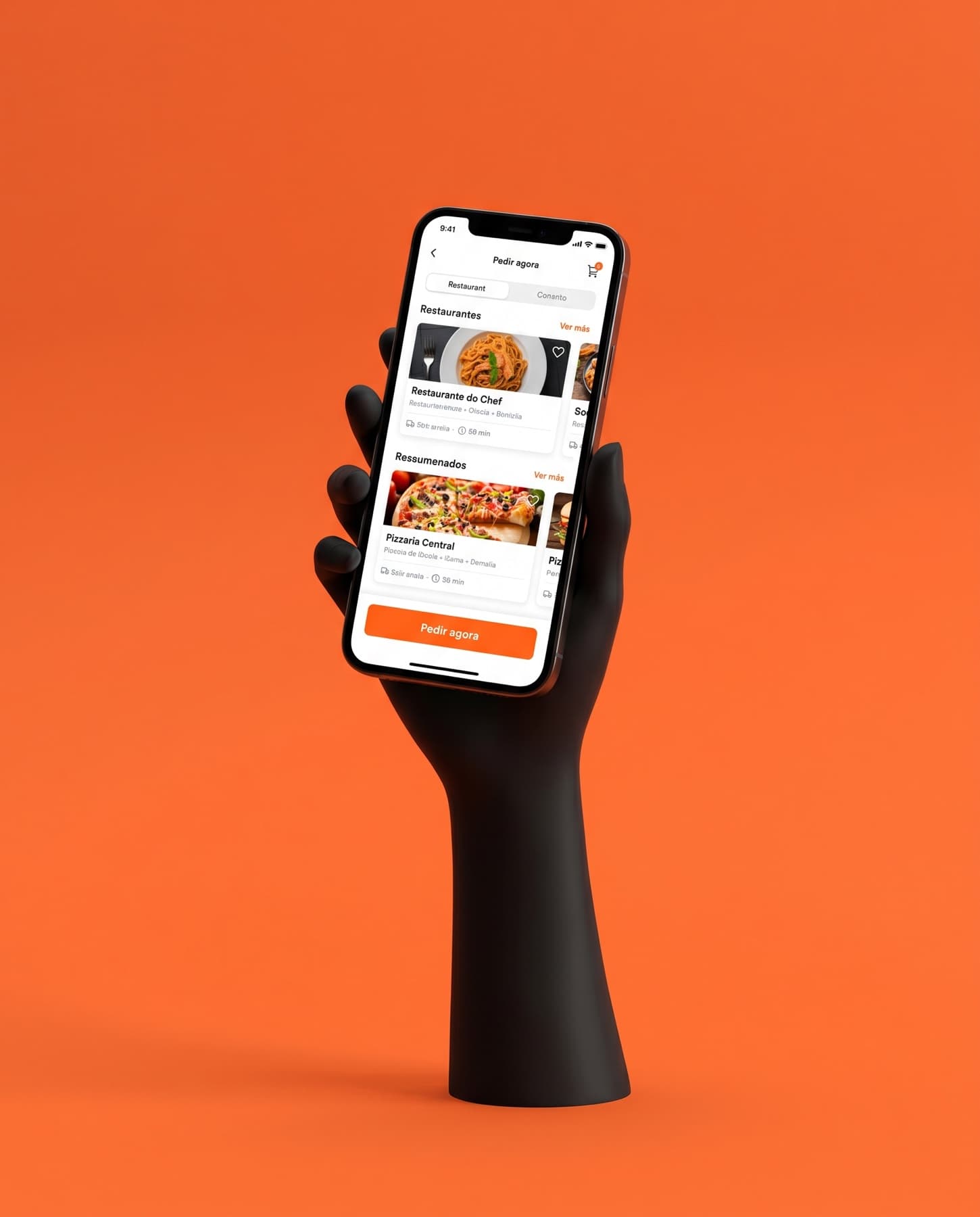 Mão segurando um celular com um aplicativo de delivery aberto